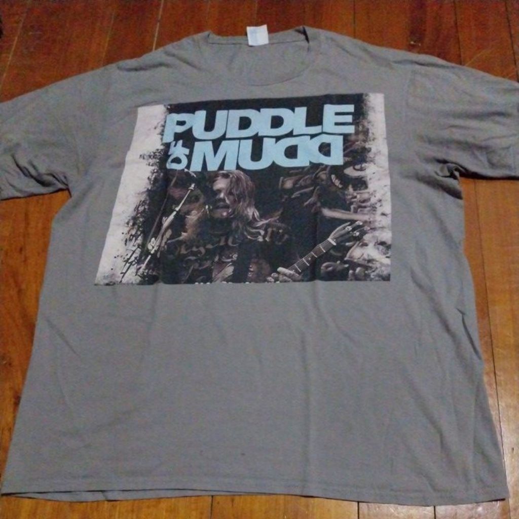 เสื้อยืดแขนสั้น แนววงร๊อคสัญชาติอเมริกัน Puddle Of Mudd She Hates Me (Come Clean) แท้ มือสอง สภาพดี 