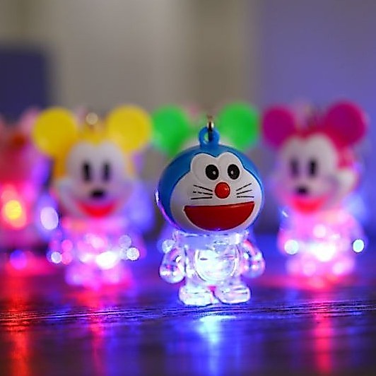 พร้อมส่ง! ของเล่นเด็ก พวงกุญแจตัวการ์ตูนมีไฟ LED