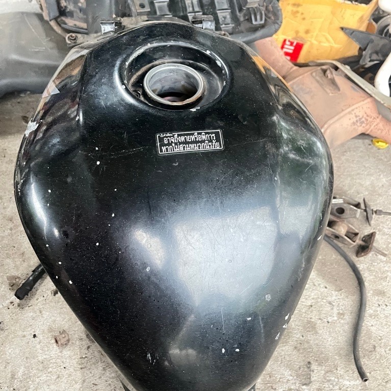 ถังน้ำมันcbr150r แท้มือสอง