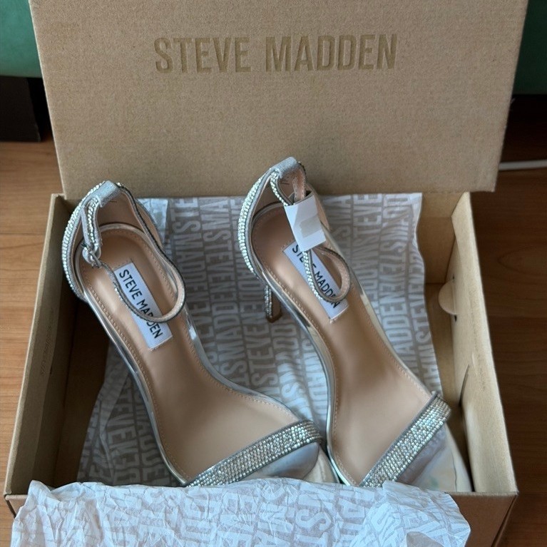 รองเท้าส้นสูงSteve Maddenแท้ สีเงินเพชร ของใหม่ size 37 พร้อมกล่อง