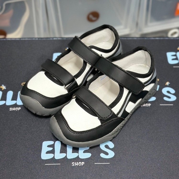 Littlebluelamb : Size UK10/EU28 แนะนำเท้า 16.6- 17.4 ซม. (มือสอง : สภาพโดยรวมยังดี พื้นเต็ม ไม่มีกล่