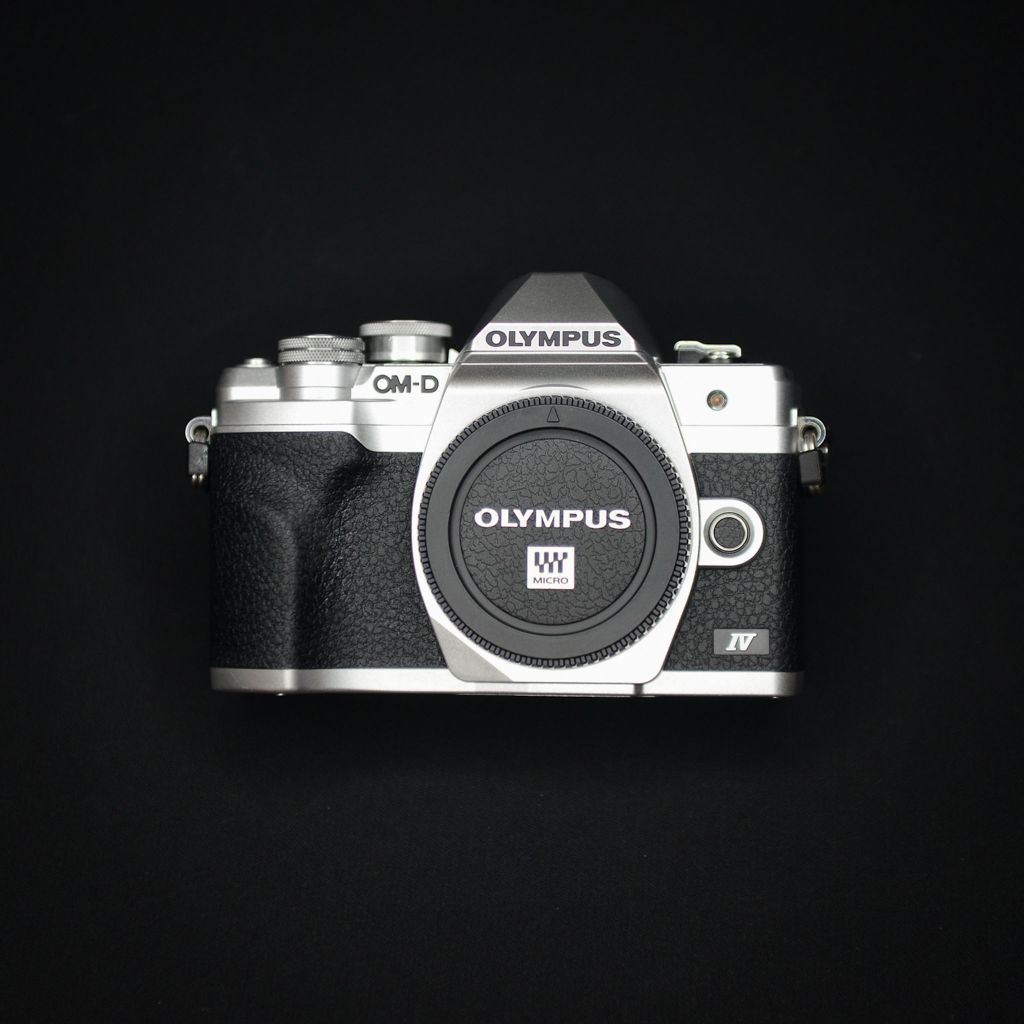 OLYMPUS EM10 IV ( Body )