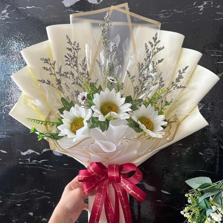 ช่อดอกไม้ดอกทานตะวันสีขาว ใส่ธนบัตร 20ใบทรงกรวย พร้อมโบว์สีแดงและขาวสวยงาม