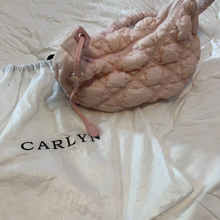 กระเป๋าสะพาย carlyn cozy M มือสอง ของแท้