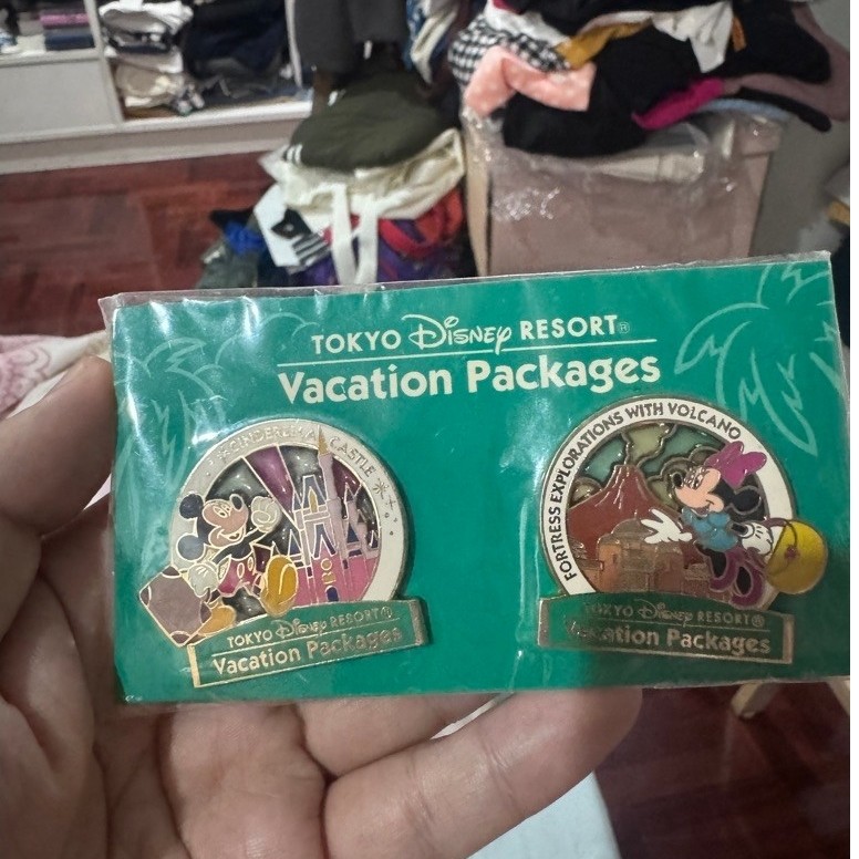 Pin (2pcs) Tokyo Disney Resort Vacation Packages Disney Mickey Minnie  l พิน โตเกียว ดิสนีย์ รีสอร์ต