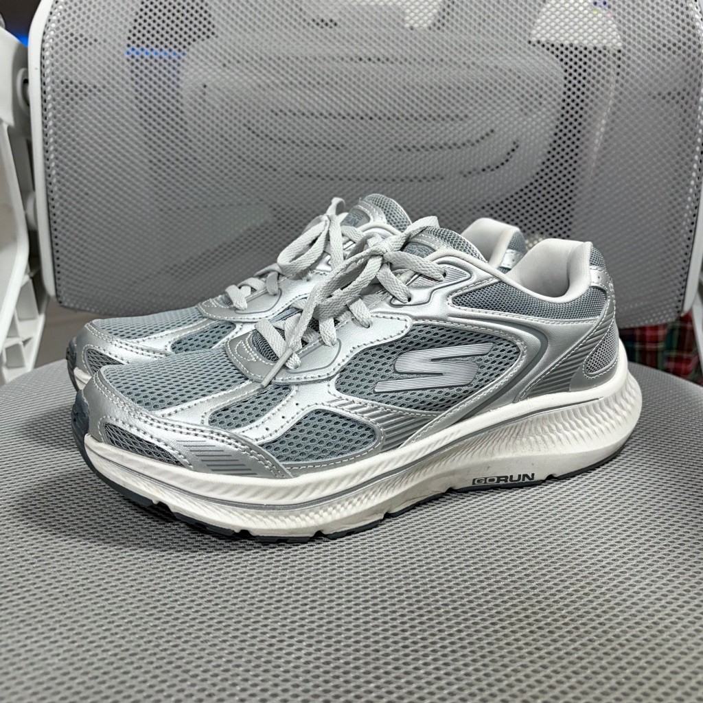 Skechers go run มือสอง ใหม่มาก ใส่2ครั้งค่ะ