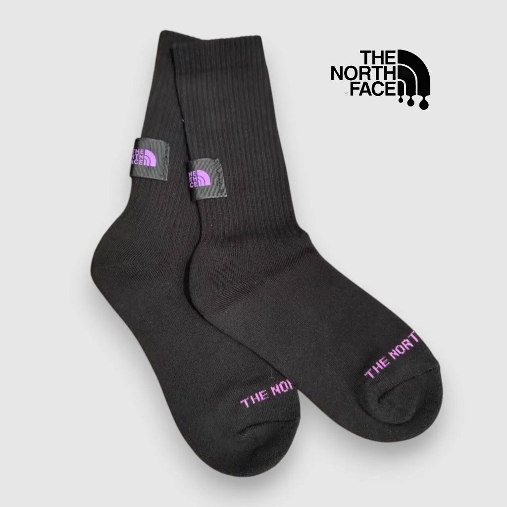 ถุงเท้าในภาพคือ The North  Purple Label Logo Crew Socks