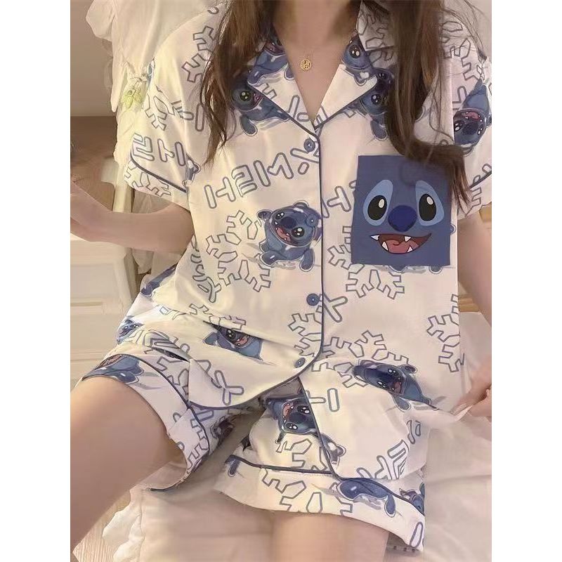AP Stores เชตชุดนอนผู้หญิงลายกราฟิก ชุดนอนคอปก+เเขนสั้น+ขาสั้น ลายการ์ตูนน่ารักมากเวอร์  เนื้อผ้าคุณภาพดี ใส่สบาย
