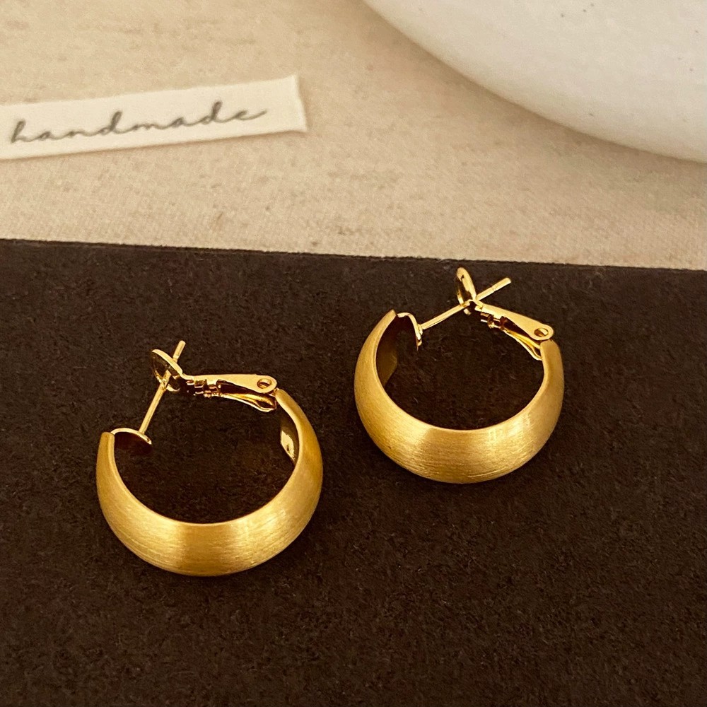 Luccica-ต่างหูสไตล์ยุโรปและอเมริกา ต่างหูสตั๊ดโลหะขัดเงาเรียบง่าย ต่างหูสไตล์เรโทรระดับไฮเอนด์ - รูปที่ 4