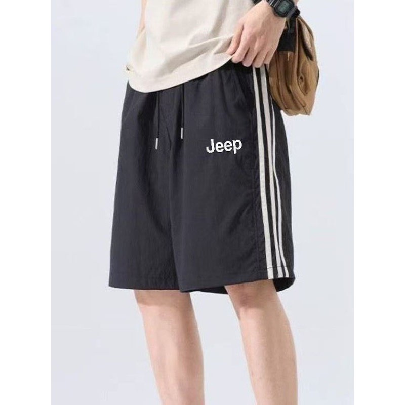 T-shirt Studio. กางเกงขาสั้นเเฟชั่นใหม่ เเต่งเเถบทั้ง2ข้างเอวยืดมีเชือกผูก สกรีนลายอักษรสุดเท่ ทันสม