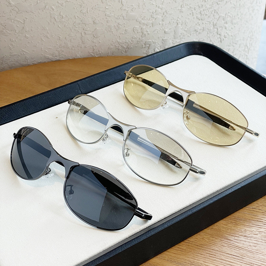New retro-futuristic tech-inspired metal cat-eye polarized sunglasses, UV protection, stylish cyclin