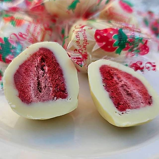 อัลมอนด์ และสตอเบอร์รี่เคลือบไวท์ช็อกโกแลต จากเกาะฮอกไกโด Hokkaido White Chocolate Almond&Strawberry