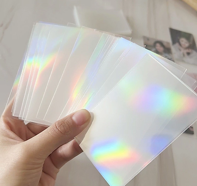 50 ชิ้น Popcorn Card Sleeves Premium Card Sleeves - ฟิล์ม CPP ความชัดเจนสูง | เสร็จสิ้นผ้าไหม 20 ชิ้น, ตัวป้องกันฮาร์ดบางพิเศษ 0.1 มม. สําหรับภาพถ่าย เคป๊อป, โปเกมอน, และโพลารอยด์ thumbnail 8