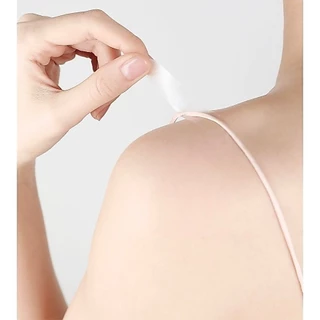 CiCi Plus+(YC 01/02) เทปติดสติ๊กเกอร์โป๊ กันน้ำกันเหงื่อ กาวสองด้าน ใช้ติดเสื้อผ้า 1 กล่อง มี 50 ชิ้น