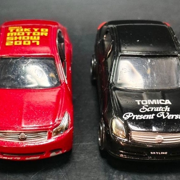 D2 โมเดลรถเหล็ก Tomica Nissan Skyline 2 คัน