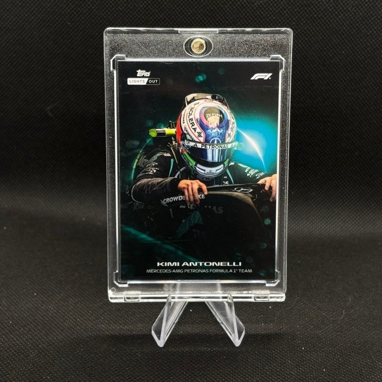 การ์ด f1 Topps Light out 2026 Kimi Antonelli Helmet