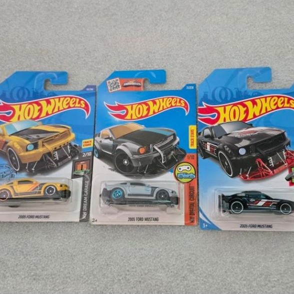 Hotwheels 2005 ford mustang