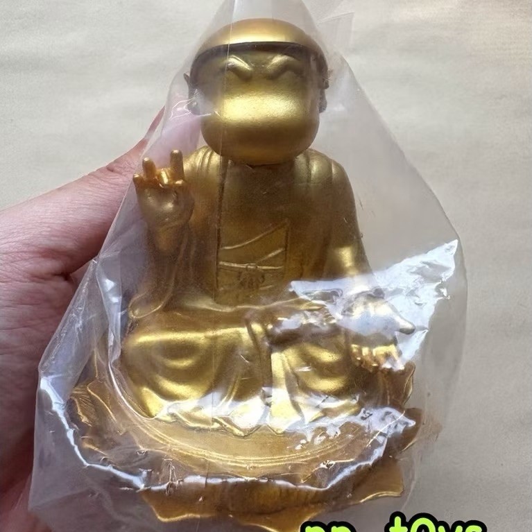 Also toys โมเดล หลวงพ่อชินจัง Crayon Shinchan Buddha statue 4.5“