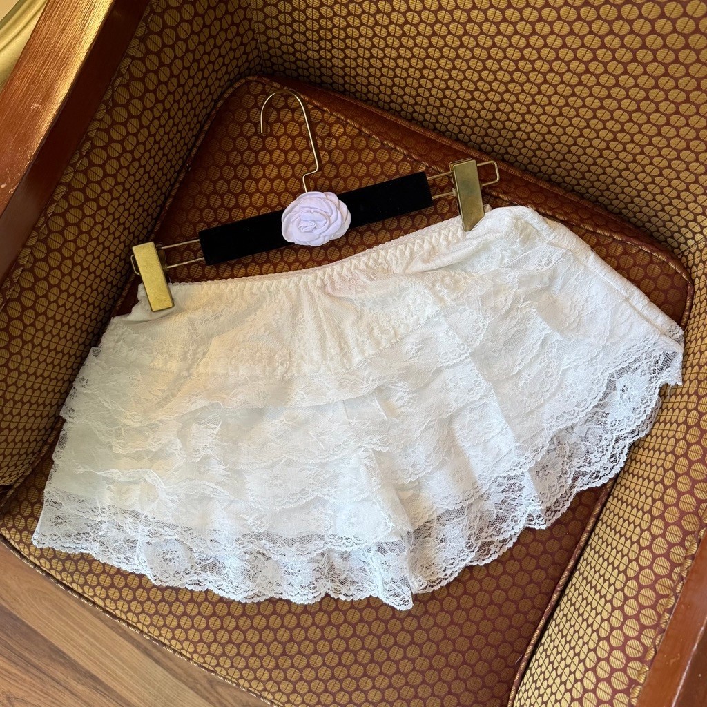 FLORE | Ciana Lace shorts กางเกงขาสั้นลูกไม้