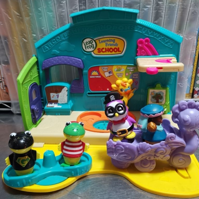 LeapFrog Learning Friends Play & Discover School Set