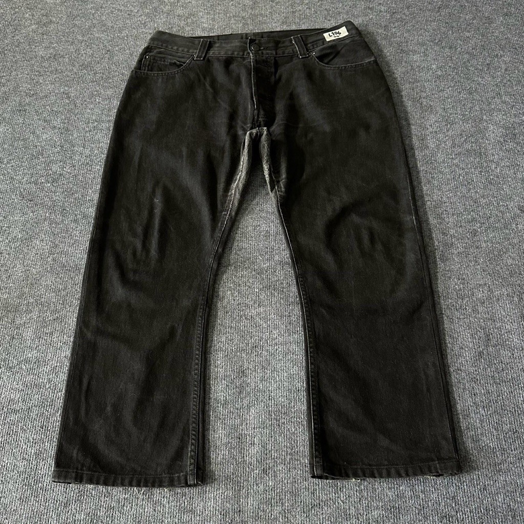 L106 levi’s 512สีดำ เอว36“ สพ48” ยาว38” ขา9“ เป้า11“