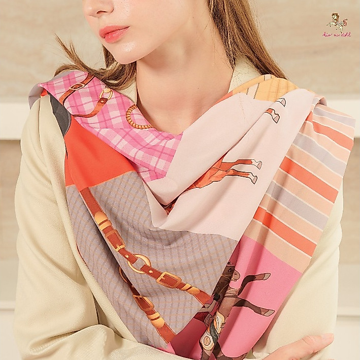 Kiss Me Doll وشاح Classic ‏JOY ‏100×100 سم — صورة 4