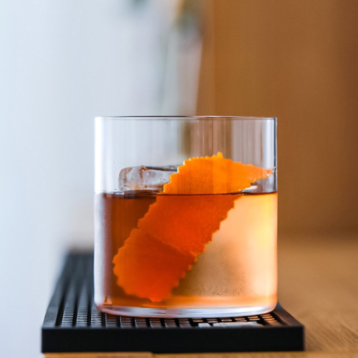แก้วดื่มนำ้ Cocktail เนื้อแก้วใสบางเบา ลักษณะความบางเท่ากันทั้งแก้ว เหมาะสำหรับค็อกเทลและวิสกี้