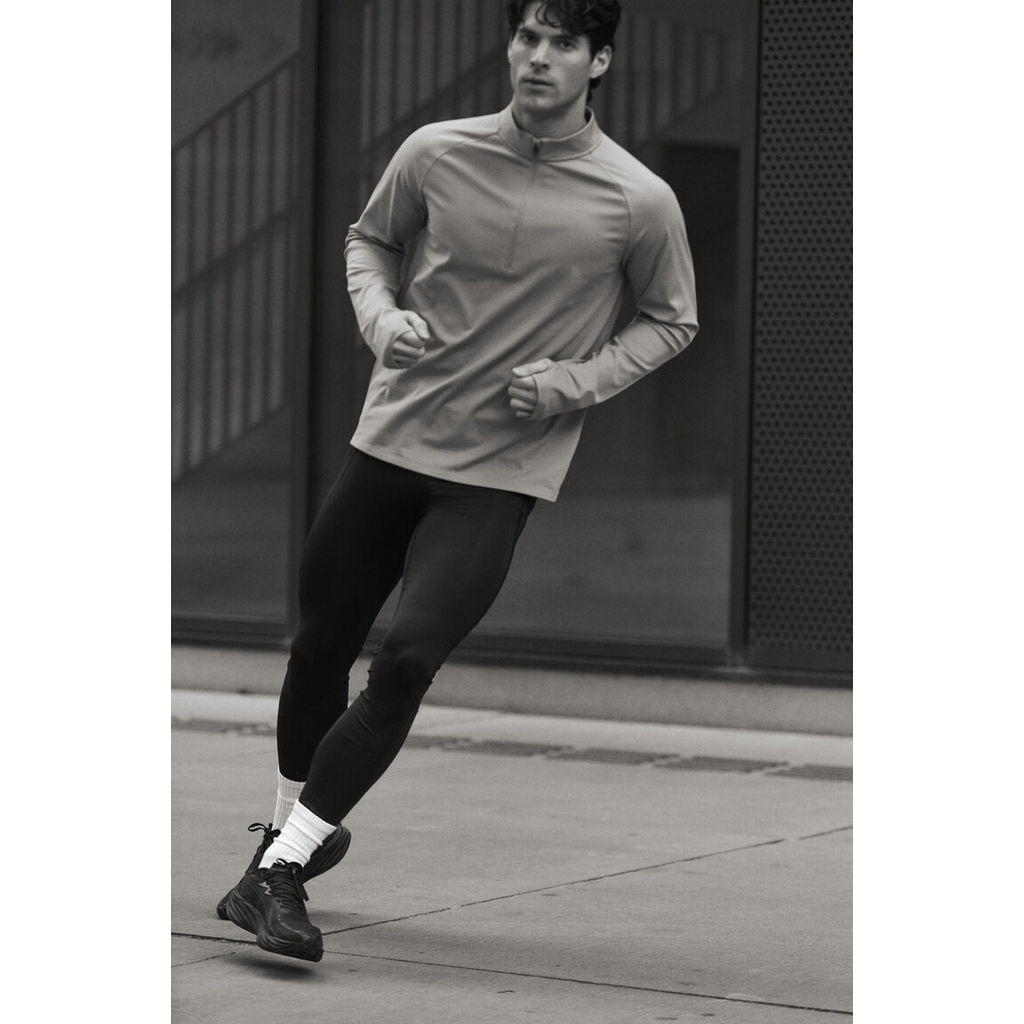 H&M(เอชแอนด์เอ็ม) กางเกงรัดรูปพร้อมกระเป๋า ดีไซน์แห้งไวด้วยเทคโนโลยี DryMove™ ผู้ชาย 1318146_1