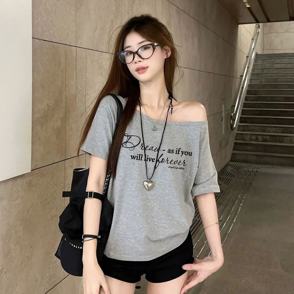 เสื้อปาดไหล่แฟชั่นเซ็กซี่ แขนสั้น โอเวอร์ไซส์ขนาดใหญ่ พิมพ์ลาย อักษร สื้อไม่ซ้ำใคร คอกว้าง