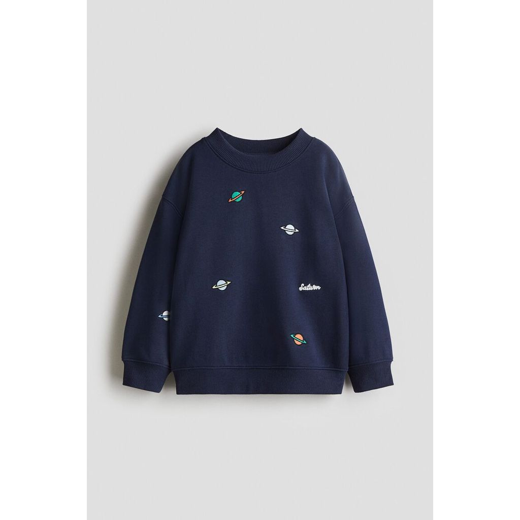 H&M(เอชแอนด์เอ็ม) เสื้อวอร์มคอปิดแต่งลายพิมพ์ Boys Printed crew-neck sweatshirt 1247714_5