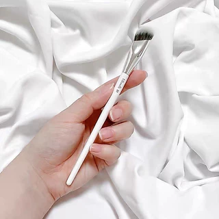 (พร้อมส่ง)FilliMilli 811 Correcter brush แปรงแต่งหน้า ลงคอนซิลเลอร์ แปรงเก็บงานใต้ตา -ไม่มีกล่อง
