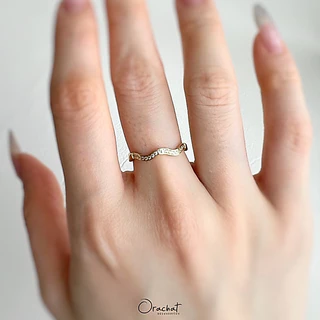 Orachat | Tiny wave 14k ring. (แหวนตัวเรือนสแตนเลส)