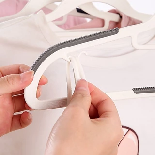 Naju ไม้แขวนถนอมเสื้อ ไม้แขวนพลาสติก Hanger กันลื่น ไม้แขวนเสื้อผ้าผู้ใหญ่ แข็งแรง ยกแพ็ค 10 ชิ้น