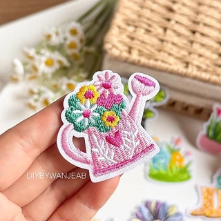 ตัวรีด ลายดอกไม้ DIY ตกแต่ง ปักผ้า ติดเสื้อ/กระเป๋า ตกแต่ง กาวพร้อมติด ละลายติดเนื้อผ้าเมื่อโดนความร้อน