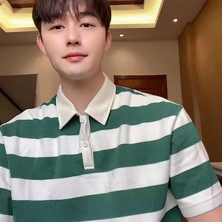 เสื้อโปโลทรงหลวมลายทางสไตล์เกาหลีสําหรับผู้ชาย - เสื้อลําลองแขนสั้นระบายอากาศ