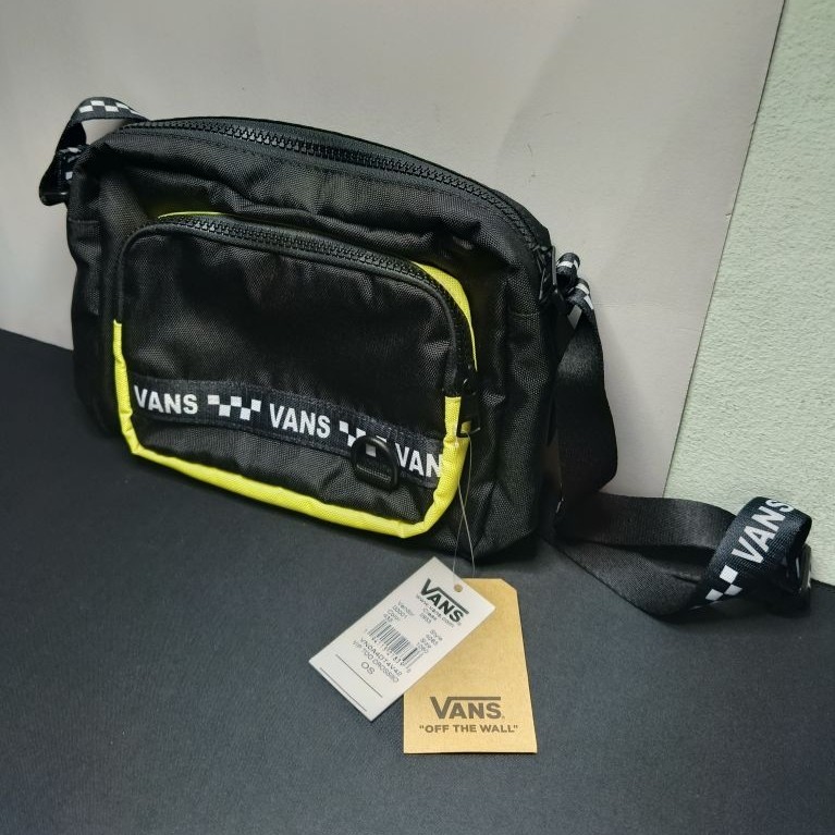 กระเป๋าสะพายข้างแนวสตรีท V.A.N.S. (V!P To0 Cr0ssb0dy) สีดำ-นีออน ป้ายครบ