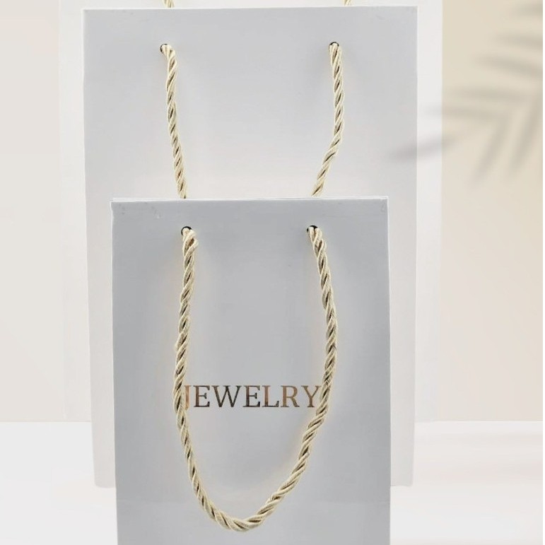 ถุงกระดาษสีขาวพร้อมพิมพ์ลาย Jewelry สีทอง ถุงใส่เครื่องประดับ ถุงใส่สินค้า ถุงสุดพรีเมี่ยม