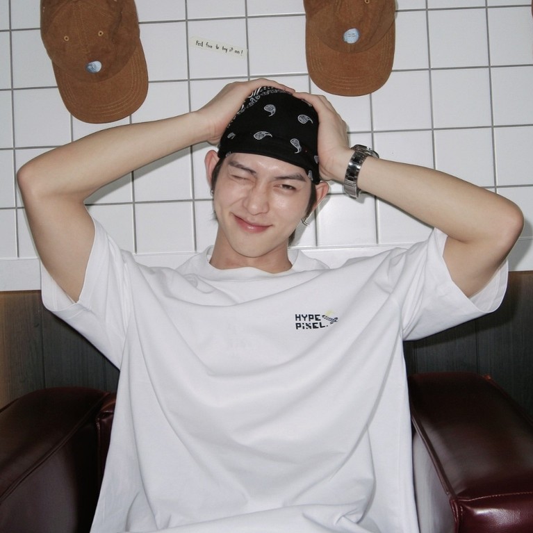 Hype It - Hype Pixel T-Shirt เสื้อยืดแขนสั้นทรง Oversized แบรนด์ Hype It  (คอไม่กว้าง ทรงไหล่ตก)