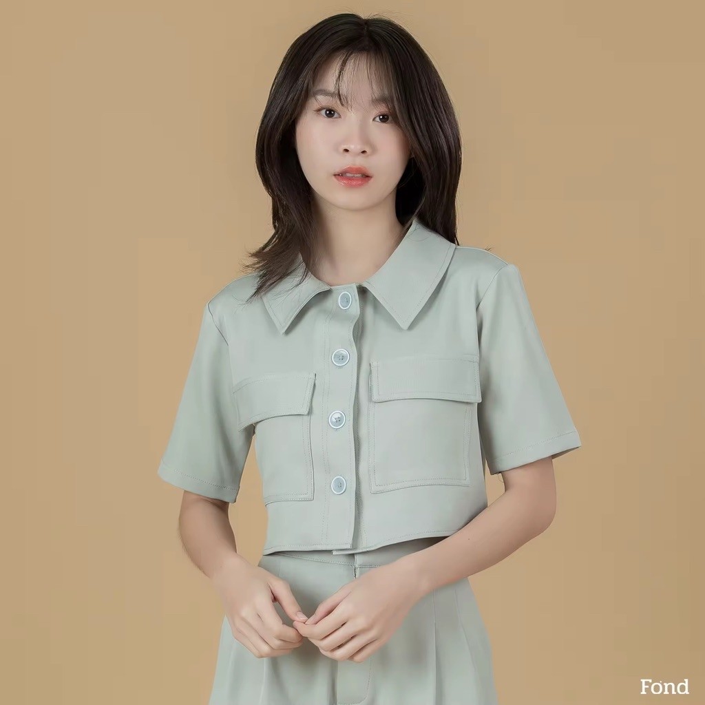 Fond - เสื้อเชิ้ตครอป กระเป๋าคู่หน้า คอปก แขนสั้น สีเขียว size s