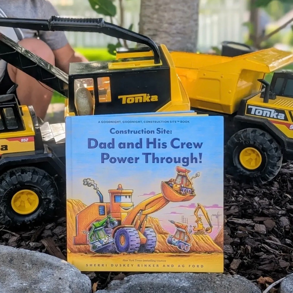 Construction Site: Dad and His Crew Power Through! (Goodnight Construction Site)