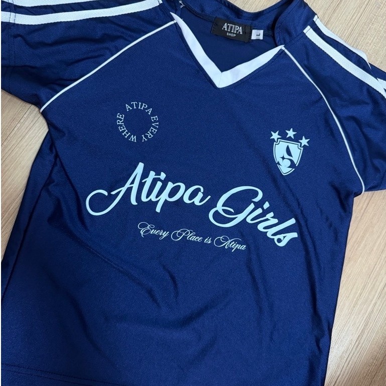 เสื้อบอลเข้ารูป ป้ายATPA ทรงสวยย ป้ายติดL อก33-34 นิ้ว สภาพดีคุ้มมาก⭐️