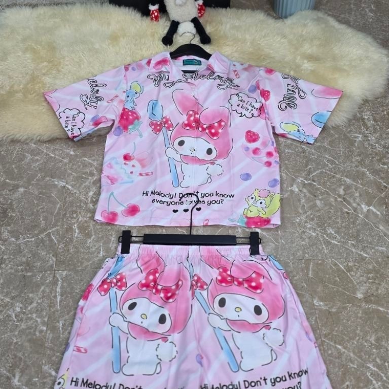 New ชุดเซ็ตเสื้อฮาวาย+กางเกงขาสั้น มีกระเป๋า งานเซ็ตน่ารักที่ใส่สบายสุดๆ ลายไม่มีซ้ำใครในตลาดแน่นอน