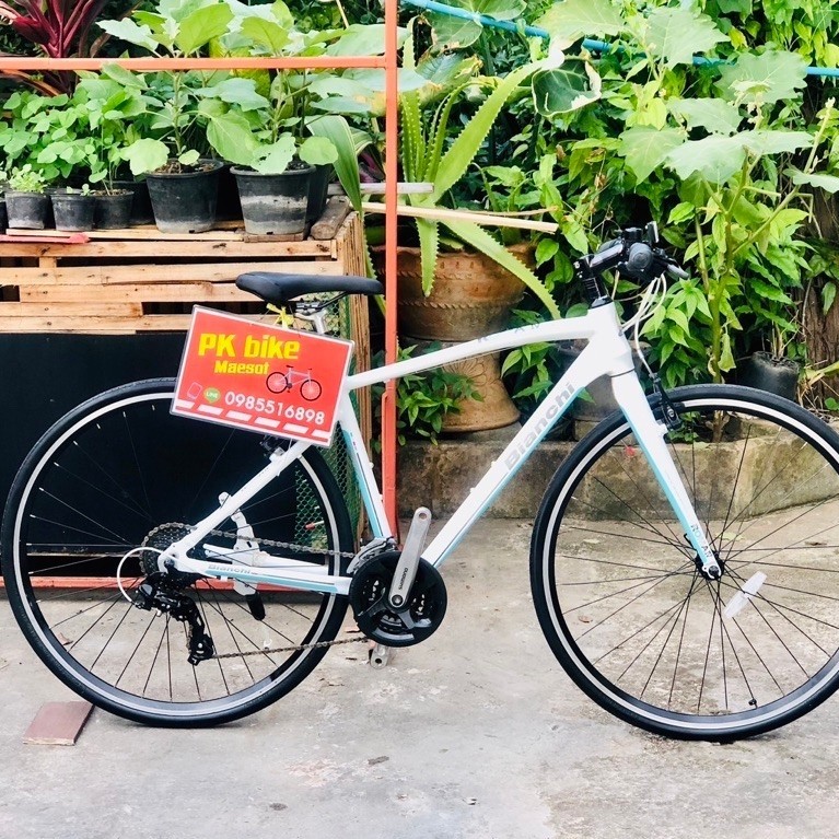 จักรยานไฮบริด เก่าญี่ปุ่น ยี่ห้อ Bianchi Roma4 แท้ ไซส์ 46 cm สีขาวสวยๆ เฟรมอะลู เบาะดำ สภาพรถสวย(M)