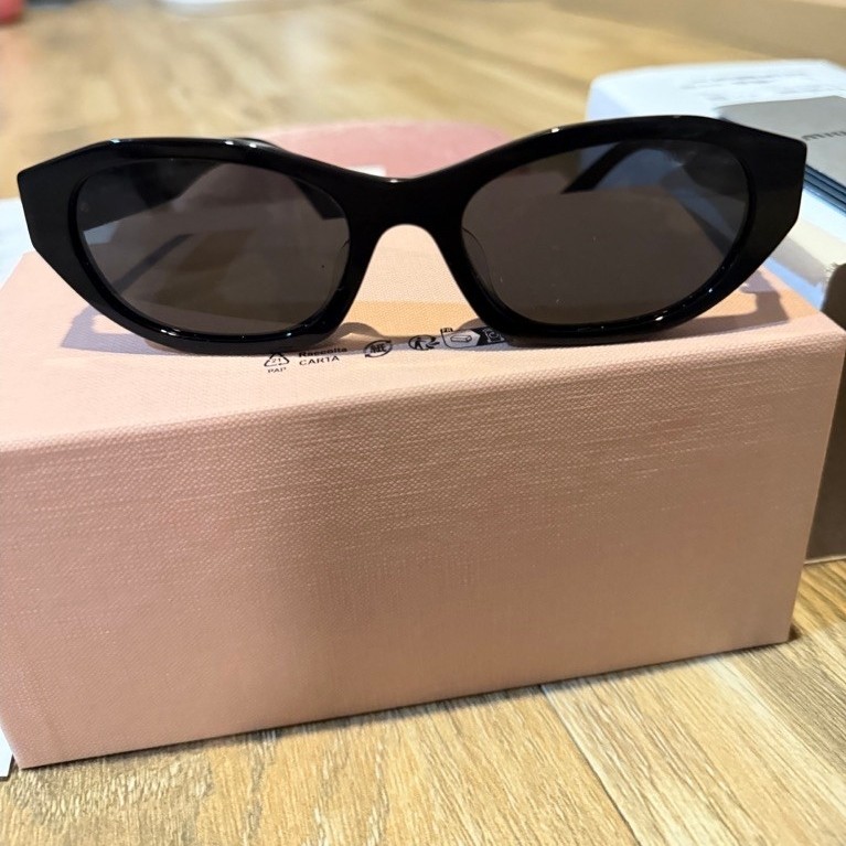 แว่นกันแดด Miumiuแท้!!!🕶️