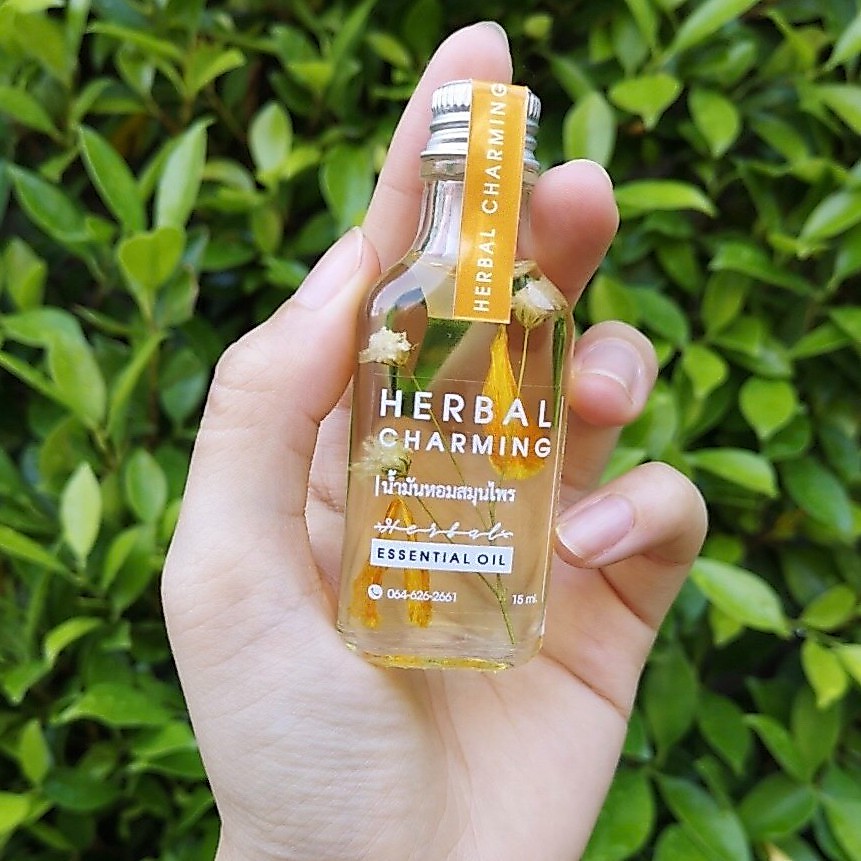 น้ำมันหอมสมุนไพร Herbal Charming สูตรหอมสดชื่น 15 ml. (จัดส่ง 2-3 วัน)
