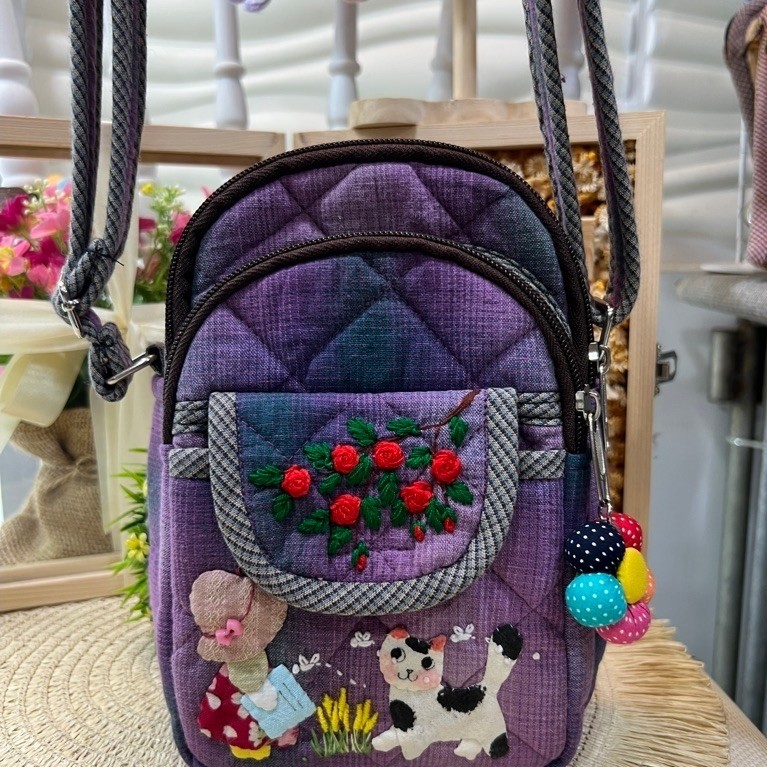 กระเป๋าสะพาย ทรงตั้งได้🎒