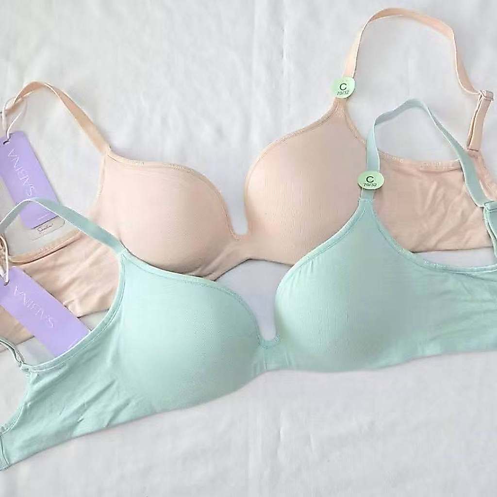 Sabina Sixnature (SBS93000) บราเต้าเรียบ มีโครง เสริมฟองเล็กน้อย ปีกข้างสูง