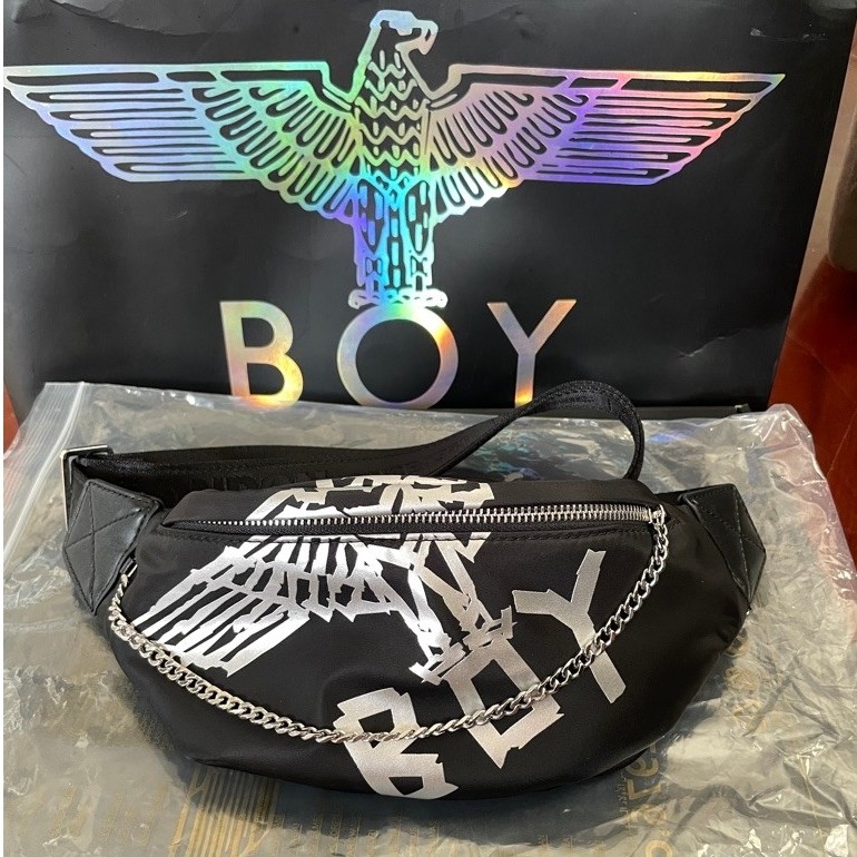 กระเป๋าคาดอกจากแบรนด์ BOY LONDON