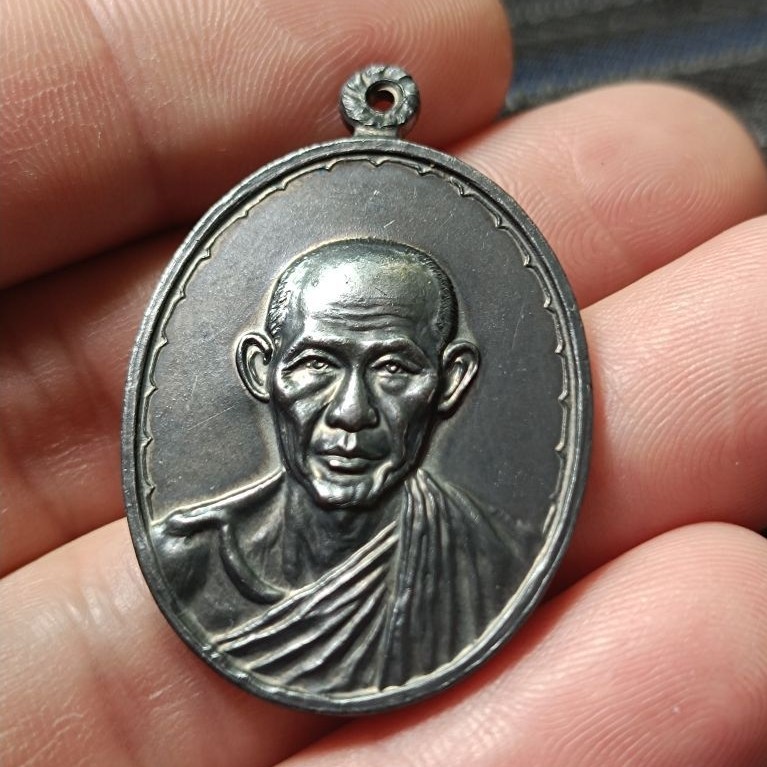 เหรียญหลวงพ่อเกษมกองพันโคราชปี 18