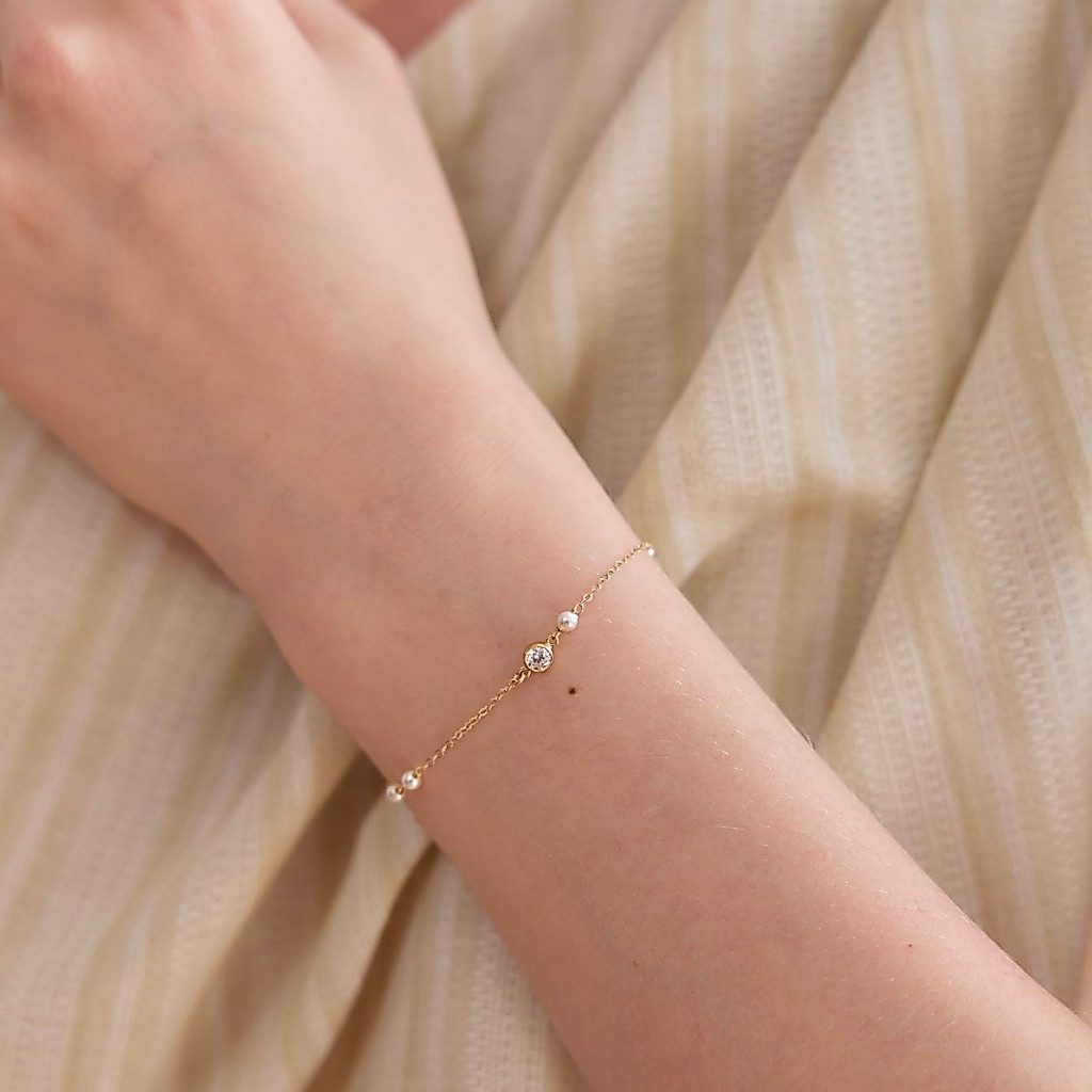 HOUSEOFMUQÉ Glow Dot Bracelet